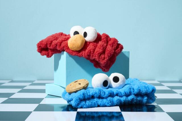 「ヘアバンド」＜価格：全2種／￥2,970＞【えっ？エルモが全身ミントブルー？「セサミストリートマーケット」にポップでキュートな夏限定の爽やかグッズが勢揃い！】