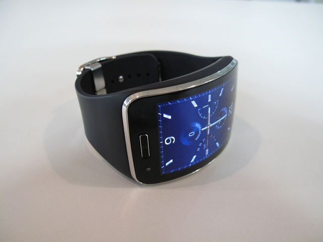 サムスン：Gear S　全景