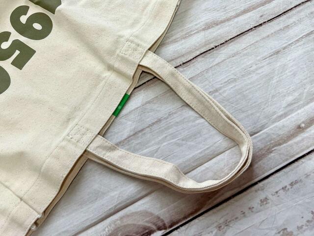 ハンドルは肩がけできる長さなのもうれしい♪【SNOOPY HOBBY TOTE BAG BOOK：スヌーピーの大容量ボックストート】