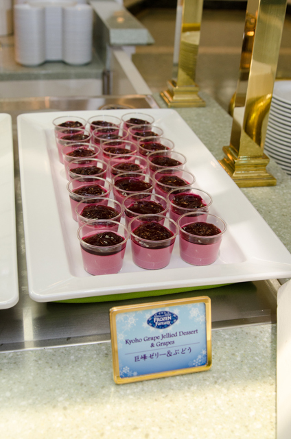 巨峰ゼリー＆ぶどう｜クリスタルパレスレストラン「アナとエルサのフローズンファンタジー」スペシャルブッフェ ©Disney