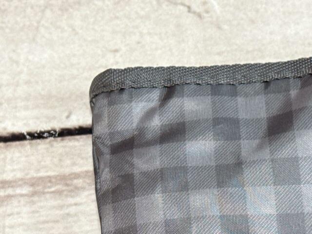 素材はポリエステル。淡いグレーと濃いグレーのギンガムチェック柄が大人かわいい♪