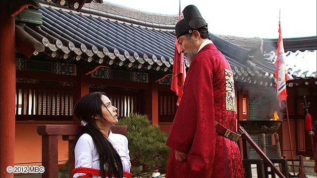 『太陽を抱く月』 © 2012 MBC