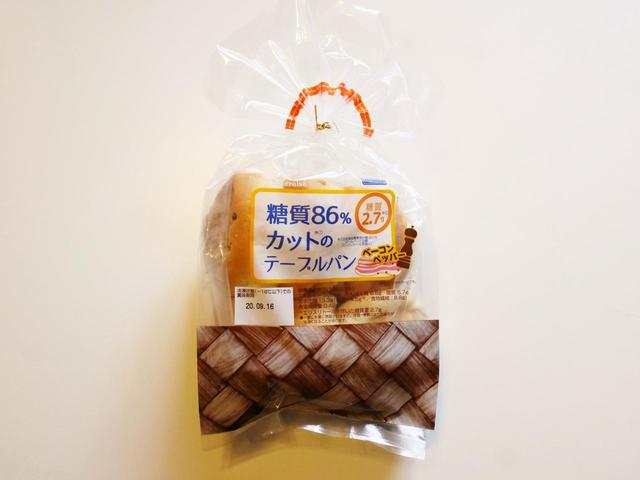 「糖質86％カットのテーブルパン ベーコンペッパー 6個入り」シャトレーゼ