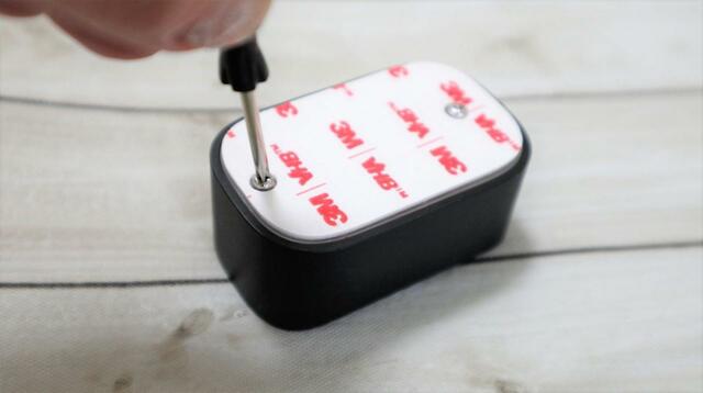 【CANDY HOUSE SESAMEタッチ】裏側カバーはネジを緩めてから自力で外しましょう