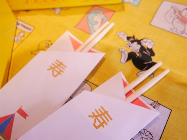 おせち・二段重「トムとジェリー」|オリジナルの祝い箸も可愛いデザイン!