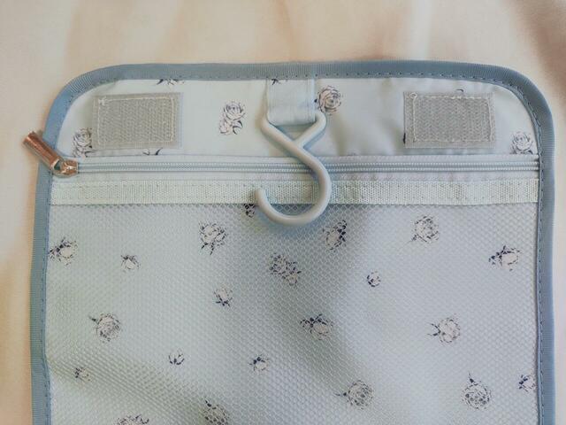 マジックテープ式で開閉もスムーズ