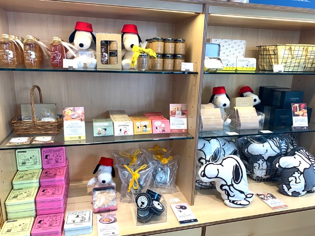カフェに売ってるグッズもお見逃しなく！