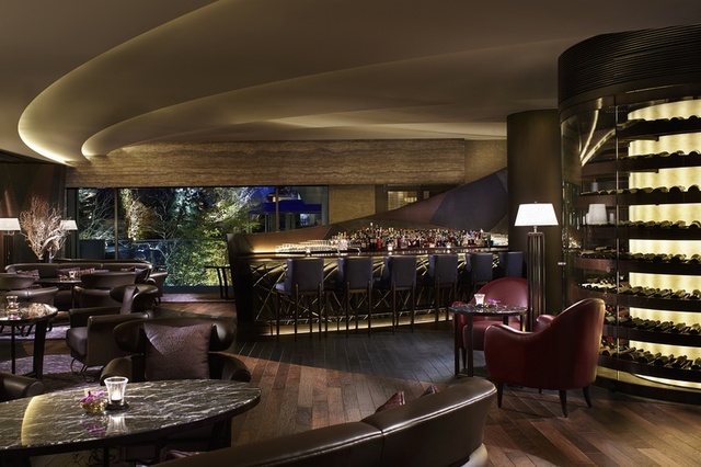 「ザ・バー」店内