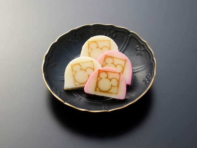 おせち・三段重「ミッキー&ミニー」｜27,900 円(税込)