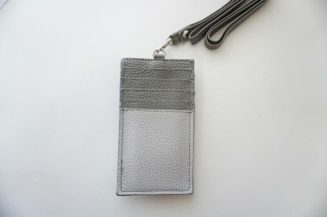 カードポケットは全部で5つ