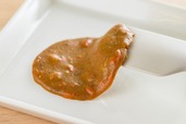 【寒天の意外な裏ワザ】カレーに寒天を入れる裏ワザ。カレーが冷めたあとにルーが固まり、するっと落ちやすくなります