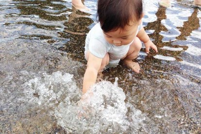 水遊び　はだか プール・水遊び場で「子どもが全裸」はアリ? ナシ? 公共マナーに年齢は関係あるのか（1/2） - ハピママ*