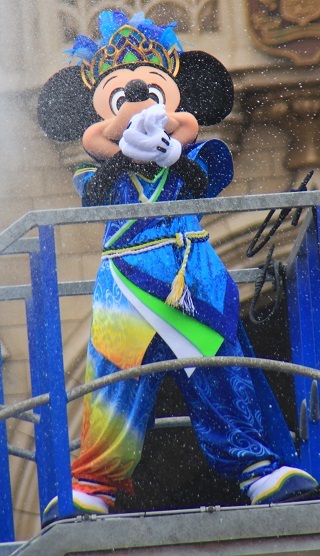 ただただかっこいいミッキーをお楽しみください