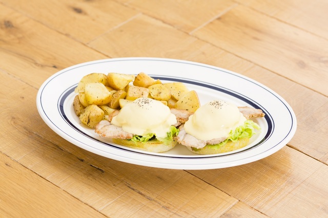 エッグスベネディクト／カナディアンベーコン