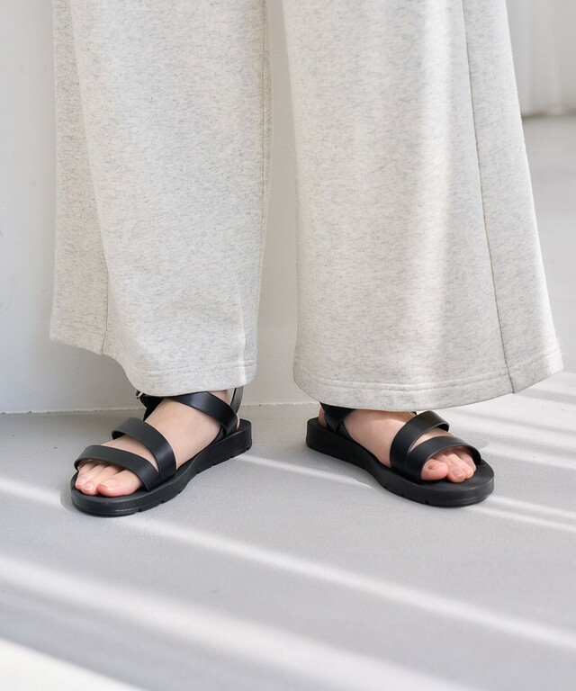 【スタディオクリップのサンダル売れ筋ランキング 4位】「軽らくななめナローサンダル」3,990円（税込）