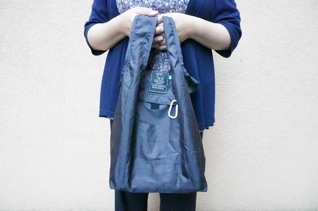 【moz（モズ）ショッピングバッグ BLACK】お弁当を安定して持ち歩ける