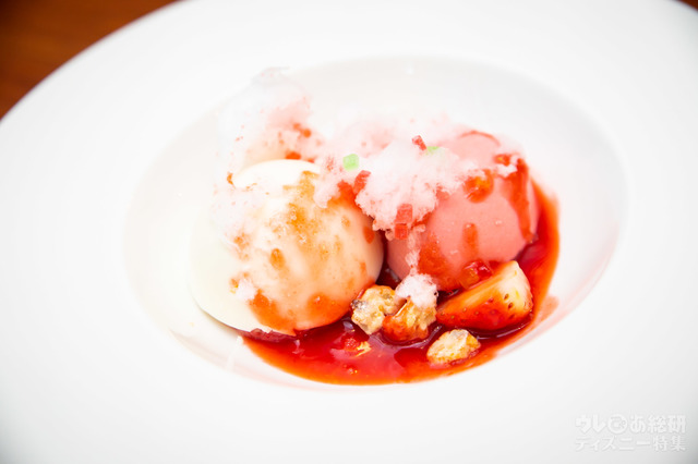 東京ディズニーリゾート35周年“Happiest Celebration!”グランドフィナーレ スペシャルコース 2,480円｜東京ディズニーランド「イーストサイド・カフェ」