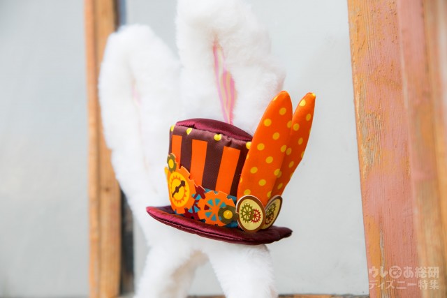 うさみみカチューシャ1,300円、パッチン800円