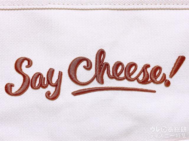 立体的なロゴ刺繍