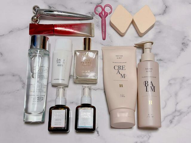 【ANNA SUI COLLECTION BOOK 2つに分かれるバニティポーチ】下段にお泊まり用のスキンケアアイテムをイン!ボトルごと入れても余裕があります!