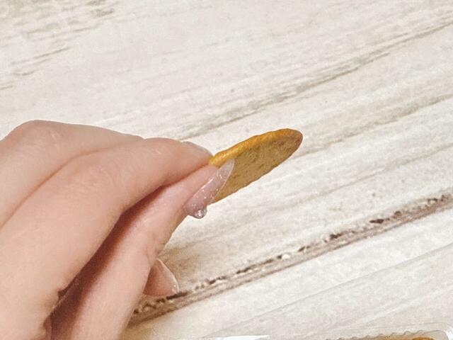 【カルディ ユーライト バターフレーバービスケット】この薄さが後を引く秘密！リピート買いを決意しました◎