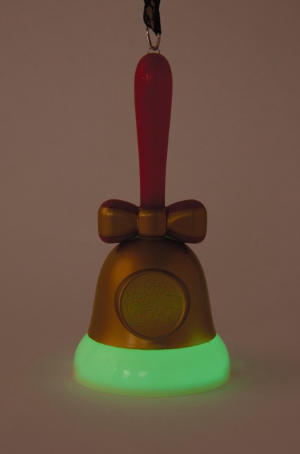 おもちゃ 2,300円｜直径約10.5×高さ約21.5cm 2種類のモードが楽しめます｜東京ディズニーリゾート「ディズニー・クリスマス」2019｜販売店舗：東京ディズニーシー「エンポーリオ」