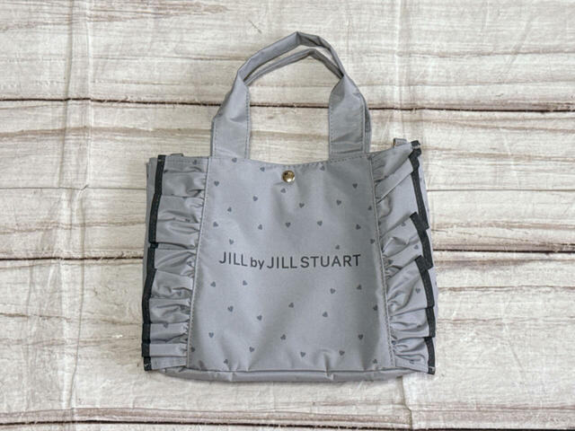 ジル バイ ジルスチュアートで人気のフリルトートシリーズから、ハートをプリントした大人かわいいバッグが登場！