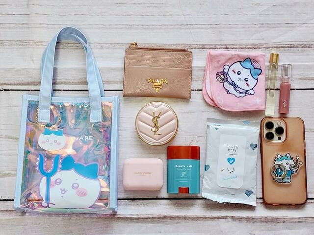 【ファッションセンターしまむら】「ちいかわ」オーロラミニトートバッグ（ハチワレ）ボトルなしだとこれだけのものが入ります♡ミニサイズなのに大容量…！