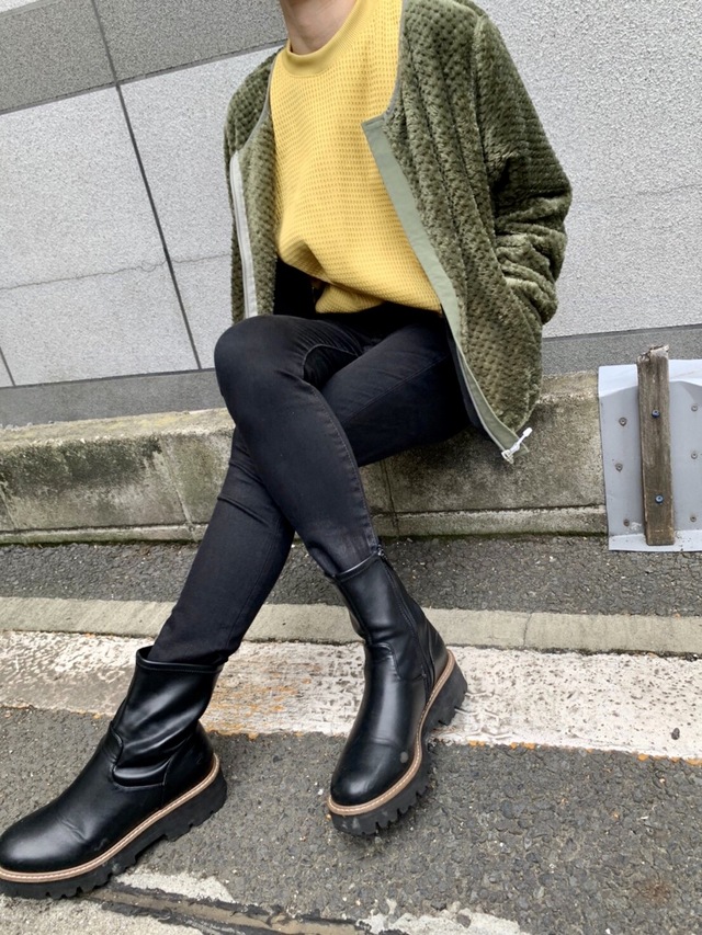 ワークマン／レディースウォームワッフルクルーネック×レディースダイヤフリースカーデガン×黒パンツ 