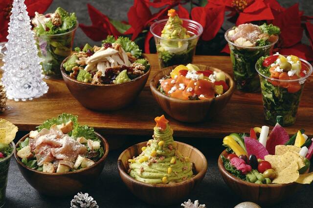 「彩り豊かなサラダ」<期間:2025年11月10日~12月25日>【インターコンチネンタル 東京ベイで“ローストチキン”や“ターキーのパイ包み”が楽しめる「CHEF’S GIFT クリスマスランチ&ディナーブッフェ」開催!】