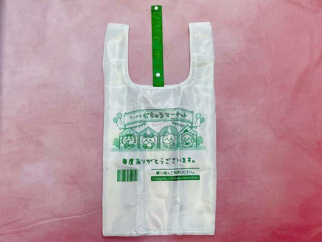 【ファミリーマート×ちいかわエコバッグ】デザインは2種類。こちらはAで、レジ袋風のデザインです♡