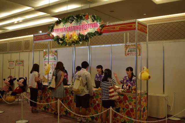 トロピカルな雰囲気ただよう面接会受付