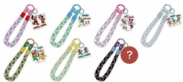 アクリルチャーム付きコードストラップ「ミッキー&フレンズ_東京」1,290円 © Disney