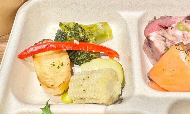 【BUNDOZA】サラダ以外にローストベジタブルでも野菜がいただけます