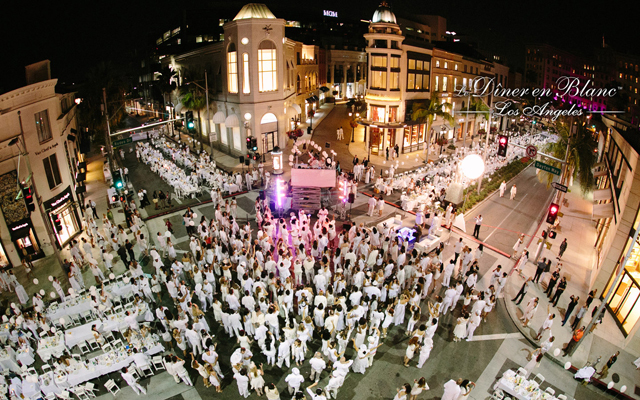 超優雅な“白”で統一されたパーティー「ディネ・アン・ブラン」