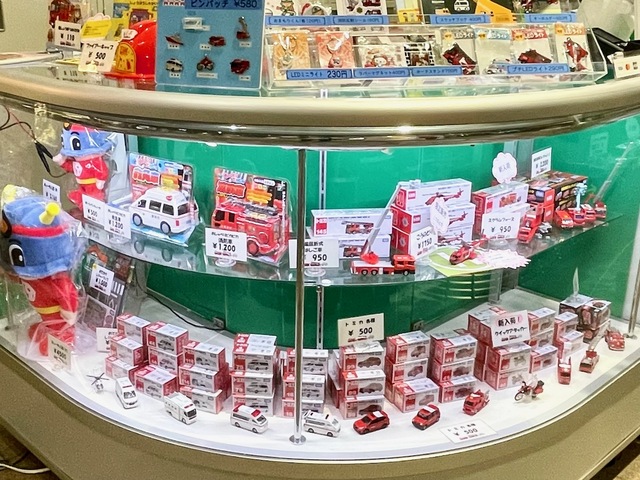 【本所防災館】売店には消防車のミニカーが並んでいます