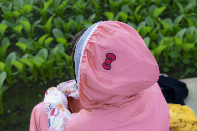 HELLO KITTY MONKUWA「ヤッケパーカー」大人用5,390円（税込）、子ども用4,290円（税込）