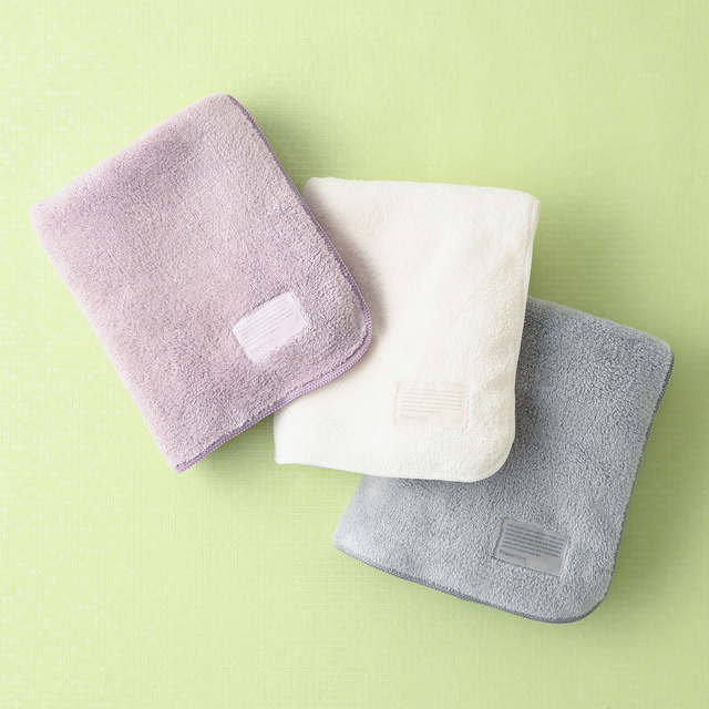 マイクロファイバーフェイスタオル　900円（税込）