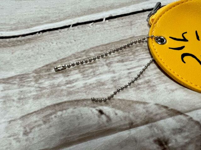 ボールチェーンで取り外しができる仕様