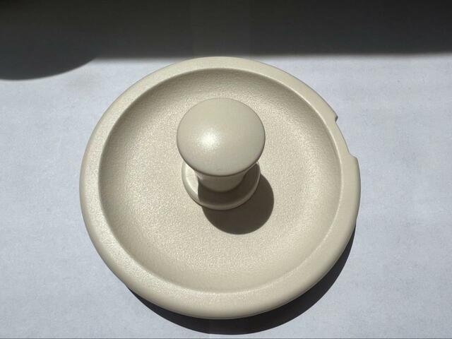 【アイリスオーヤマドリップケトル 温度調節付 IKE-C601T-CW】ふたがころんとしてかわいい