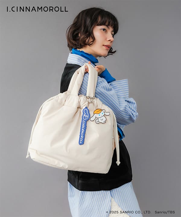 【アイシナモロール×RODE SKO】「アイシナモロール パテッドバッグ」9,900円／手になじむやわらかなパテッド素材が魅力のパテッドバッグ