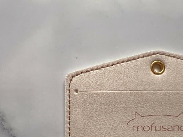 ピンク味のあるベージュカラーがフェミニンな印象♪