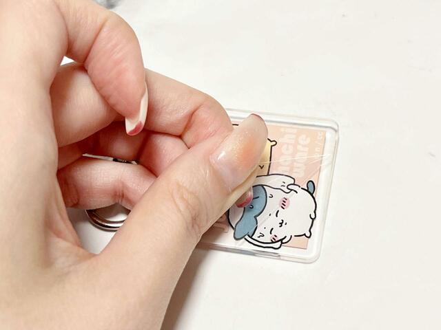 アクリルキーホルダーもフィルムを剥がして使用してくださいね♪