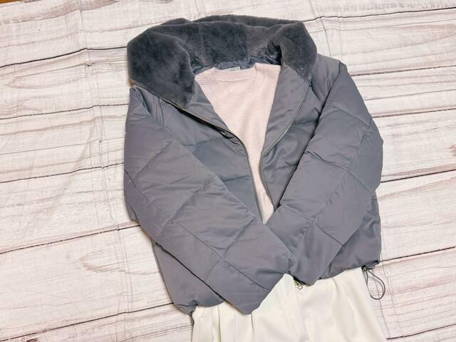 ピンクやホワイトの大人フェミニンなパンツスタイルに合わせてみました。かわいい！