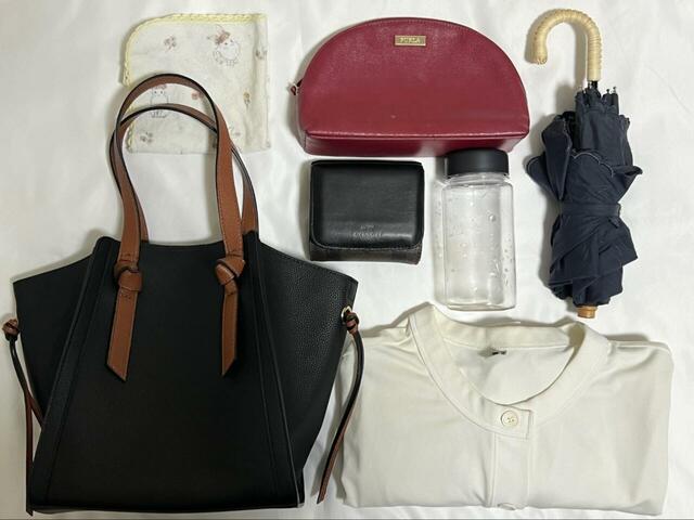 【GLOBAL WORK スペ軽変形3WAY BAG】側面を外側に広げた状態で荷物を入れてみると…