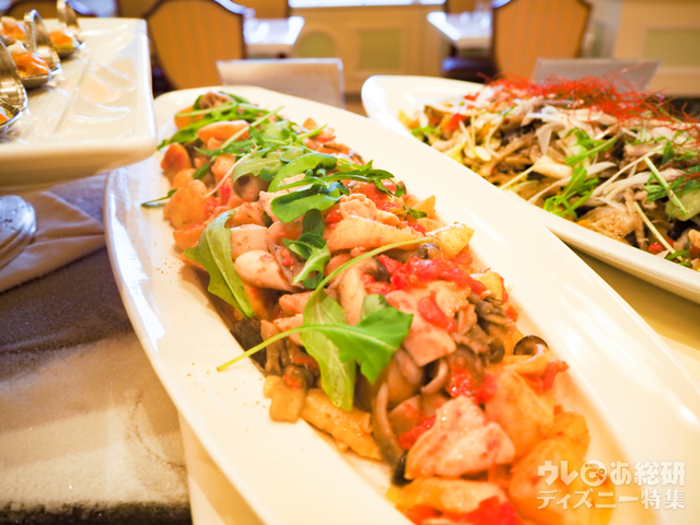 東京ディズニーリゾート35周年“Happiest Celebration!”グランドフィナーレブッフェ｜東京ディズニーランドホテル「シャーウッドガーデン・レストラン」東京ディズニーリゾート35周年“Happiest Celebration!”グランドフィナーレブッフェ｜東京ディズニーランドホテル「シャーウッドガーデン・レストラン」