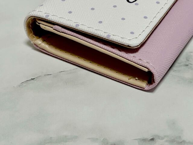 内側がベージュなので、バイカラー風になっているのもGood！【アベイル×ちいかわ】名刺入れ（ちいかわ）※モモンガデザインの名刺入れ：1,980円（税込）