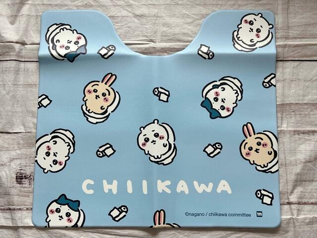 ちいかわたちがトイレにお座りしているTHE トイレ！という印象の柄がかわいい♪