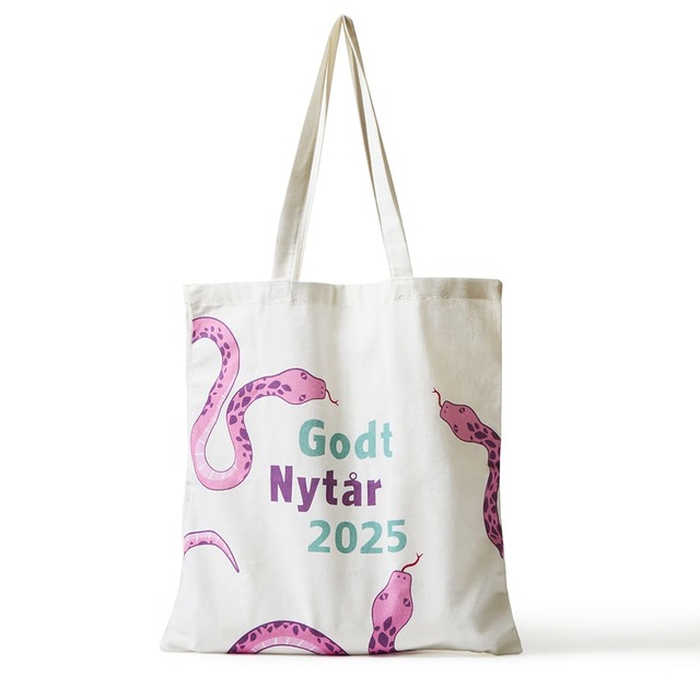 【フライングタイガー】「トートバッグ」495円　「godt nytår 」はデンマーク語で「明けましておめでとう」！
