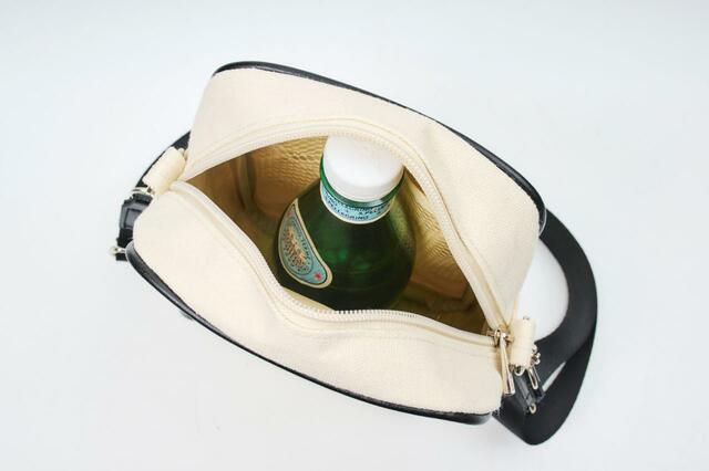 【BAYFLOWショルダーバッグ（アイボリー）】ペットボトルがタテに入る